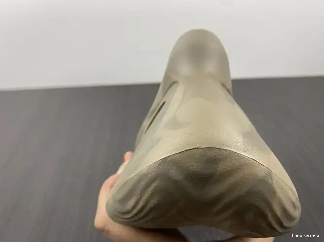 hype Stone RNNR Sage Adidas Foam Yeezy GX4472 0511